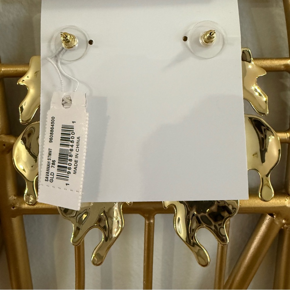 Brand New Kendra Scott Savannah Gold Statement Earrings in Pink Enamel - Picture 3 of 13